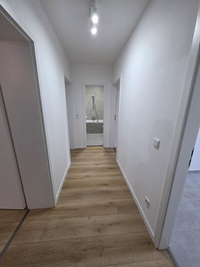 Frisch kernsanierte 3-Zimmer-Wohnung in Nürnberg | 67 m² | Garage im Innenhof – Flur