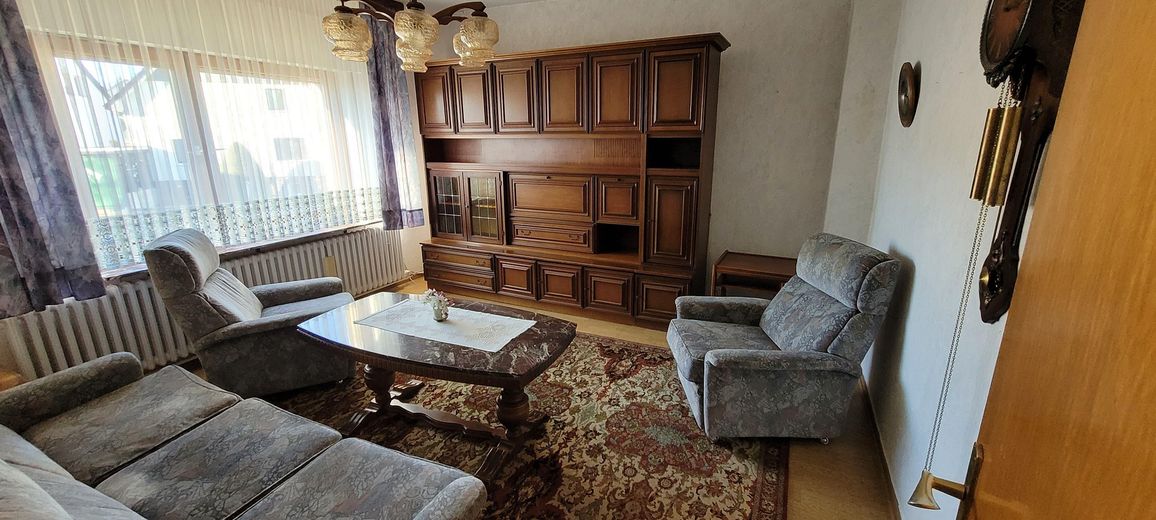 Casa unifamiliare con officina – spazio per vivere e creare – Wohnzimmer im OG