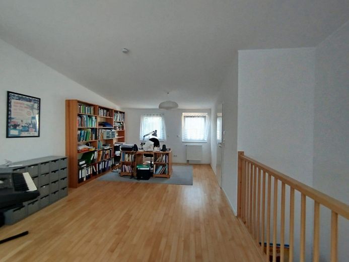 Family-friendly modern semi-detached house in a quiet development on the Havel – Galeriezimmer Homeoffice 1