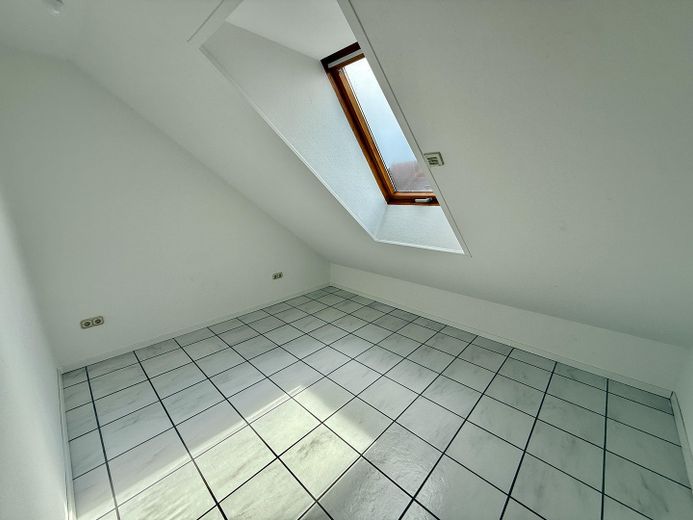 Bezugsbereit: 4-Zimmer Eigentumswohnung mit Balkon in ruhiger Lage in Keldenich – Arbeiten