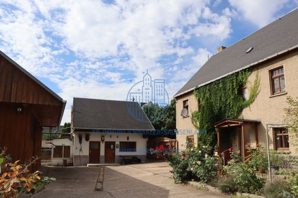 Kleiner Dreiseitenhof mit Wohnhaus, Scheune und Mehrzweckgebäude sowie Swimmingpool zum Verkauf!
