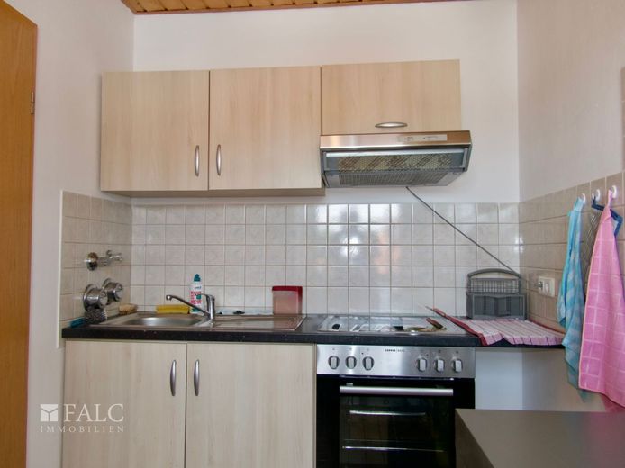 Einfach Mehr: Top gepflegte 2-Zimmer-Wohnung, EBK &amp; TG inklusive. Ruhige Wohnlage in 93333 Neustadt. – EBK inklusive