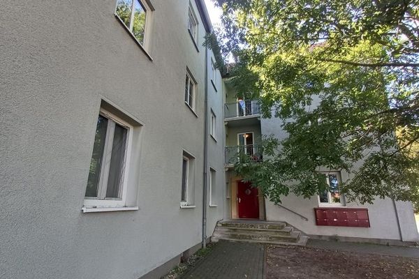 Bezahlbare Wohnung in guter Lage - neu saniert - 1. OG links