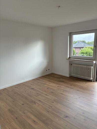 Schöne, renovierte 2 Zimmer- Wohnung mit Balkon – Foto 4