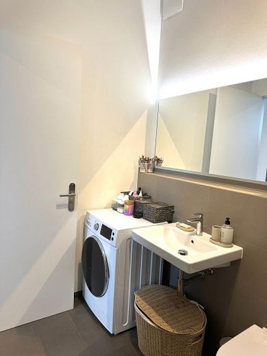 Bathroom 2, washing machine