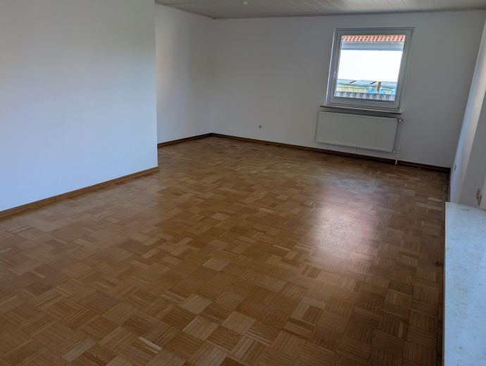 Altencelle’de idil: 1200qm üzerinde havuzlu müstakil ev – Wohnzimmer untere Wohneinheit