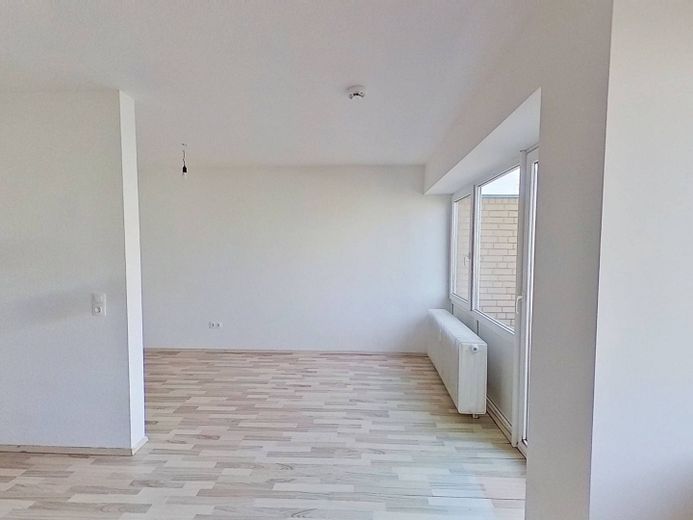 Gut geschnittene 1-Zimmer-Wohnung mit Balkon und Tageslichtbad – Ansicht II: Wohnzimmer