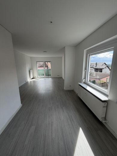 Multi-family house with large lot (3 units), ideal as a multi-generational home, for owner-occupiers or as an investment property – Wohn-/Esszimmer Wohnung OG