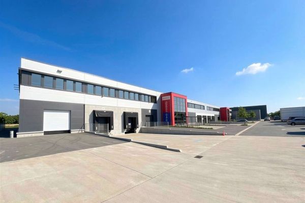 1.990 m² Logistikhalle + 300 m² Büro-/Sozialfläche in Rodgau-Weiskirchen zu vermieten
