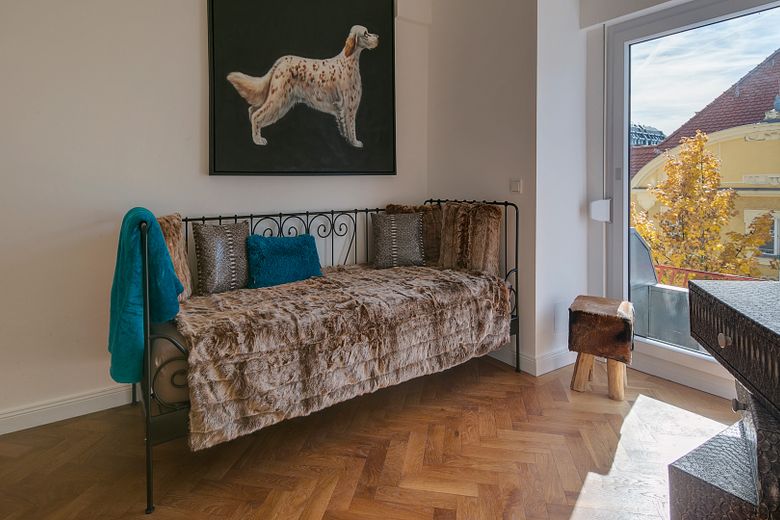 Wunderschöner 4-Zi-Altbau beim Gasteig, Lift, Balkon, TG mietbar, bezugsfrei – Homeoffice/Gast mit Dachbalkon