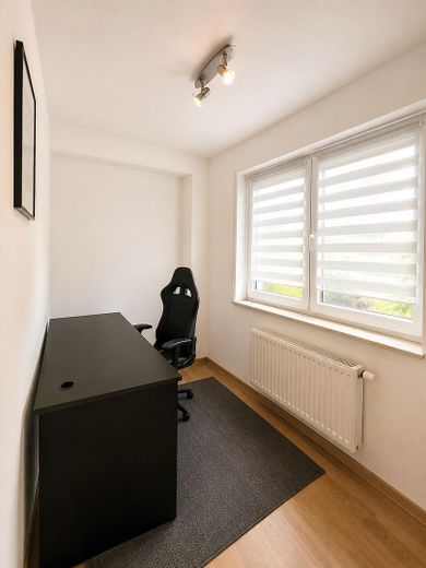 Großzügige 4-Zimmer-Maisonette Wohnung mit Hauscharakter, Garten und 2 Garagen – Arbeitszimmer