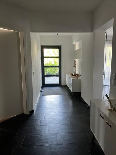 Vielseitiges Anwesen mit gewerblichem und privatem Anteil in Bad Birnbach – Eingangsbereich Wohnung EG