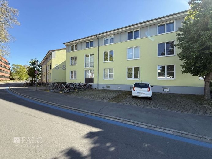RESERVIERT*Bezugsfreie Erdgeschosswohnung in zentrumsnaher Lage mit 2 Balkonen und Außenstellplatz* – Außenansicht