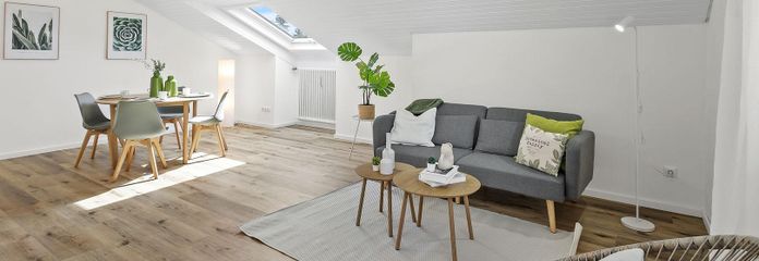 Hemen taşının! Neutraubling’de güney balkonlu, aydınlık ve 2026’da modernize edilmiş 3 odalı daire – Wohn- & Esszimmer