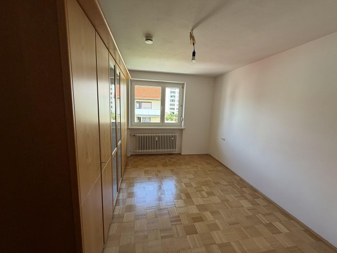 Солнечная 3-комнатная квартира в центре Бургхаузена – Schlafzimmer