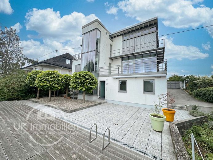 Unikat-Luxushaus mit Aufzug, Klima, Sauna, hausinterner Garage und und und – Gebäudeansicht