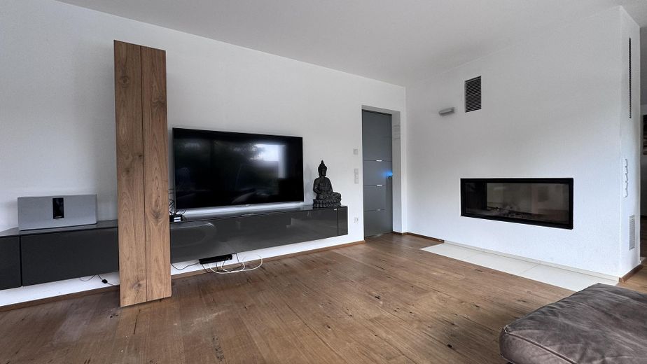 Brunner-Kamin vom Sofa aus