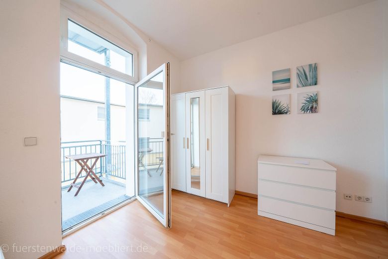 Zimmer mit Balkon
