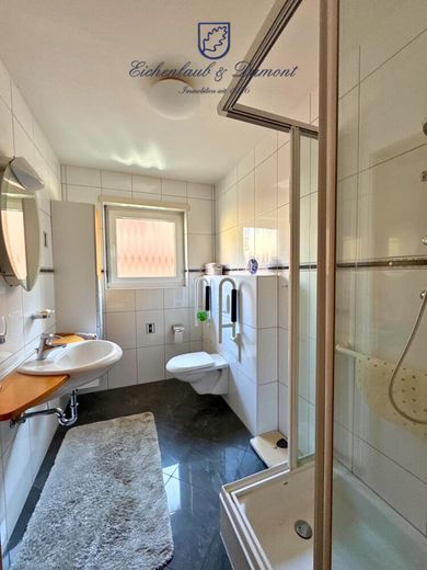 Freistehendes 1-2 Familienhaus in zentrums-und naturnaher Lage, sofort nutzbar – Bad EG