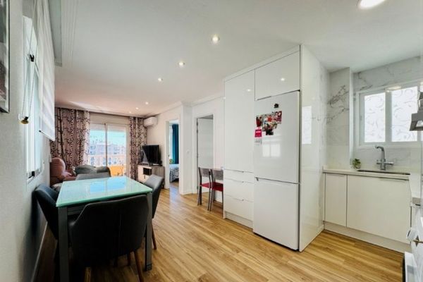Renovierte Wohnung mit 2 Schlafzimmern, 1 Bad und Tiefgaragenstellplatz nur 600 m vom Strand
