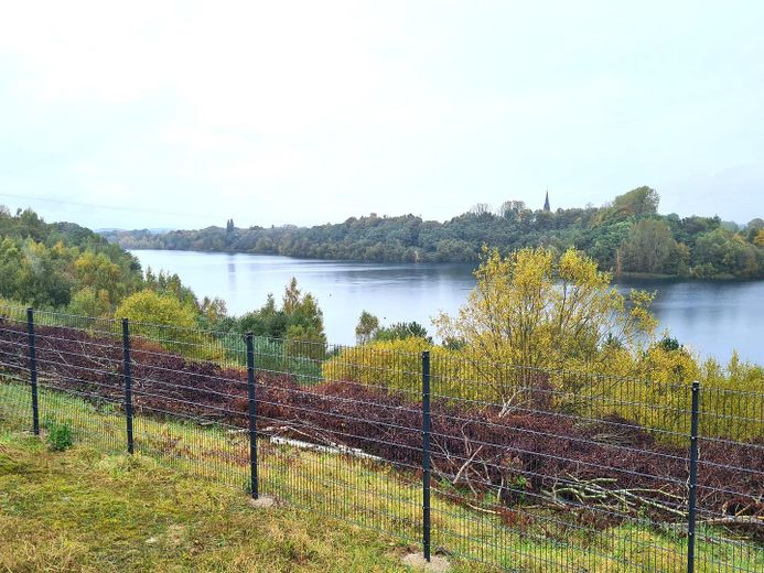 Seegrundstück LK Cuxhaven ca. 970 m² 1. Reihe, Panorama-Seeblick, 1a-Lage von 21745 Hemmoor – Blick vonTerrasse über den See