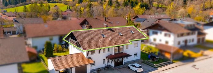 Poddasze z rozległym widokiem: 3 pokoje, dwa balkony i garaż w Pfronten-Ried – wolne od zaraz
