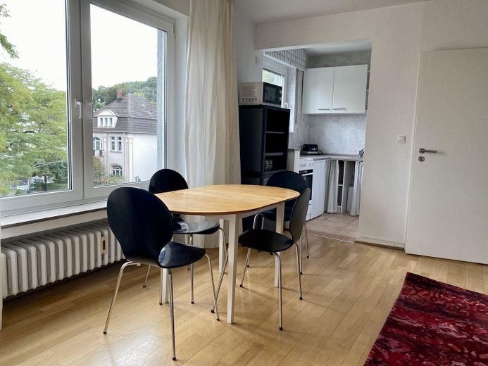 Bright 2-room apartment with conservatory, furnished – Foto 3