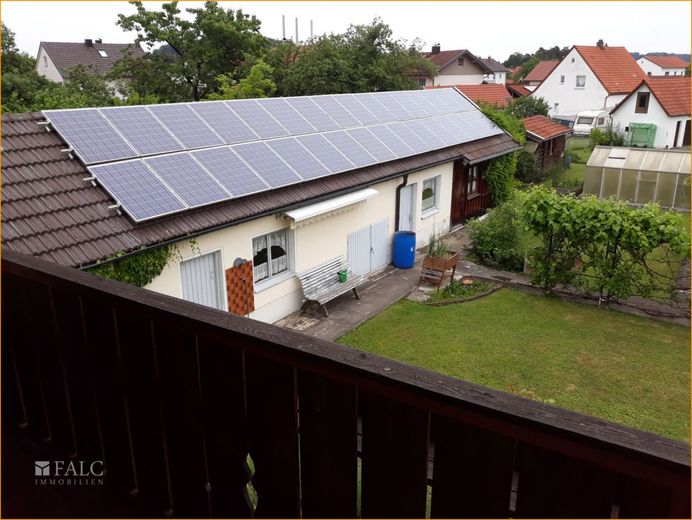 Nebengebäude mit PV Anlage
