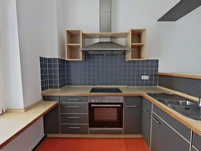 Die Blätter fallen, die Miete auch - 1 NKM als Herbstgeschenk: Attraktive 3-Zimmer-Wohnung mit Einbauküche und 2 Balkonen ++ – Ansicht I: Küche