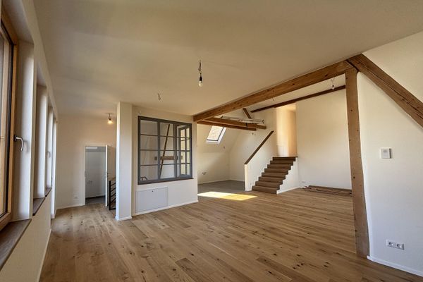 Vida única: loft con balcón soleado y jardín privado
