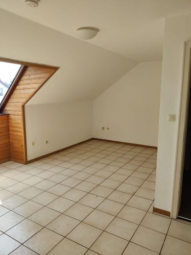 Bezugsfertiges Reihenhaus mit lichtdurchfluteter Glasterrasse – DG Zimmer