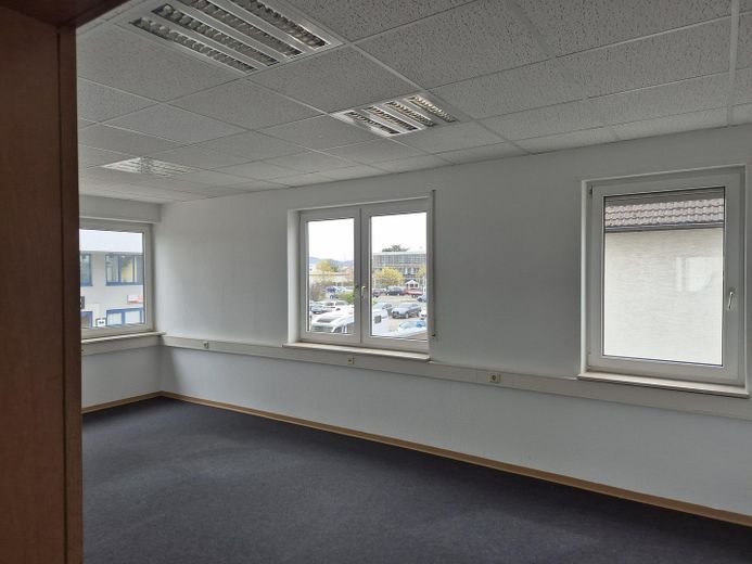 187 qm Büro/Gewerbewohnung in guter Geschäftslage zu vermieten – Büro4