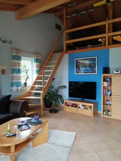Einfamilienhaus mit gewerbl. Anbau im Außenbereich – Wohnzimmer