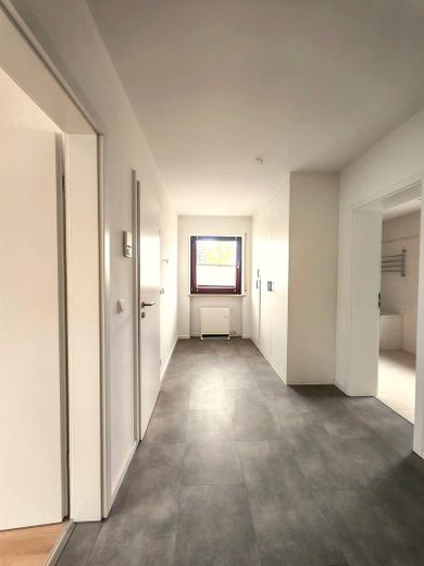 3 Zimmer Wohnung, 1.OG mit Gartennutzung – Flur