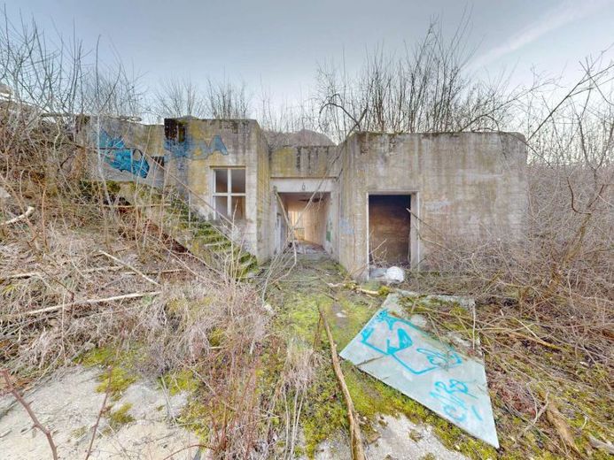 Provisionsfreier Denkmal Bunker mit Südausrichtung Erschlossen & Ideal für visionäre Gewerbeprojekte – Foto 1