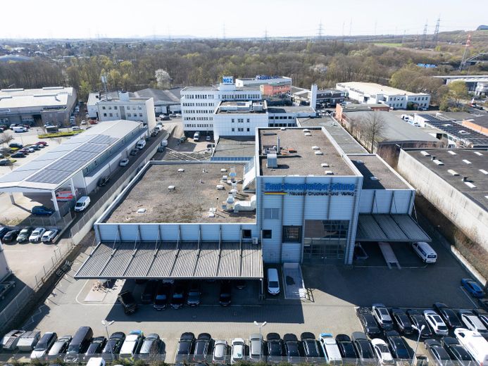 Moderne Halle ideal für Werkstatt oder Fahrzeugstellplätze – Ansicht von Oben