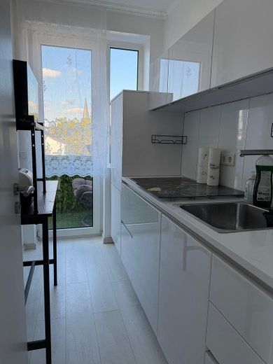 Frisch renovierte, voll möblierte 2-Zimmer-Wohnung mit Balkon in Düsseldorf-Oberbilk – Foto 8