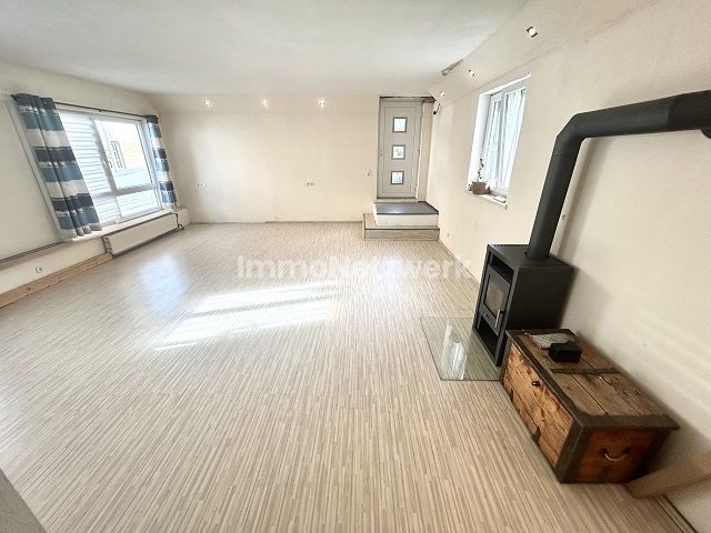 ***Stadthaus mit Charakter und Potenzial in Selb*** – EG Zimmer Ausgang zur Terrasse 2