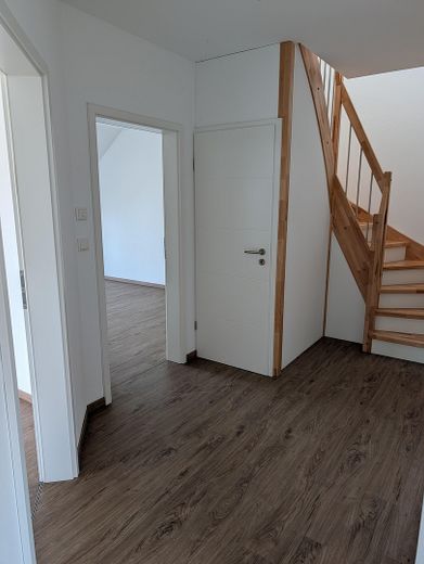 Traumhafte 3-Zimmerwohnung mit Blick zum Herkules – Treppe zum Spitzboden