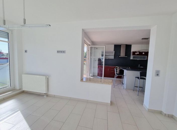 Piso dúplex de 4 habitaciones en propiedad con vistas al lago – Zimmer 3/Wohnküche