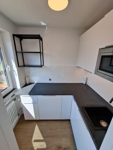 Erstbezug nach Komplettsanierung – voll möbliertes Apartment in U-Bahn-Nähe (U3) – Aktueller Stand 30.07