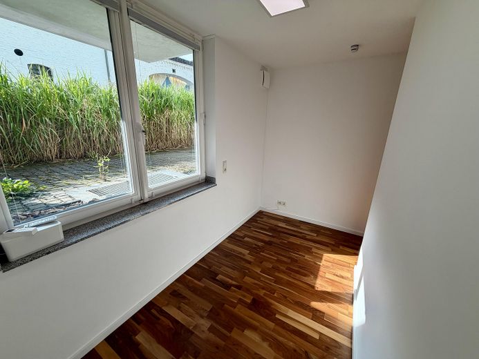 Piso split-level de alta calidad con carácter de casa en una ubicación privilegiada de Junkersdorf – Büro / Kinderzimmer EG