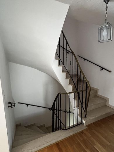 Charming end-terrace house in a quiet residential area close to the center of Burghausen – Treppenhaus 1.OG
