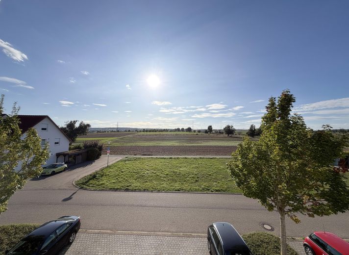 Maisonette mit Weitblick – 2 Balkone, Studio & Tiefgarage am ruhigen Ortsrand (provisionsfrei) – Blick vom West-Balkon