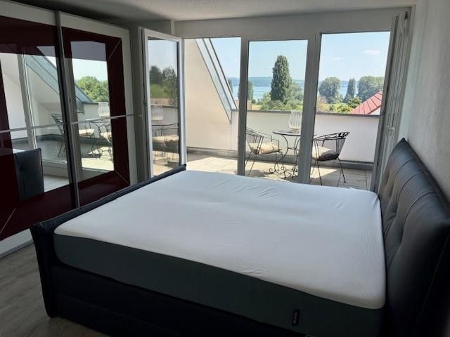 Vivere dove gli altri vanno in vacanza - moderna casa a schiera con una splendida vista sul lago sulla Höri – Schlafzimmer DG
