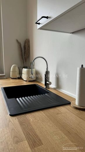 Appartamento di 3 locali, arredato, 1° piano, con balcone rivolto a sud; appartamento appena allestito e completamente ristrutturato, posto auto privato davanti alla casa. – e2b7dabcd53fa4537c671bd997ec2611e1c15541.jpg