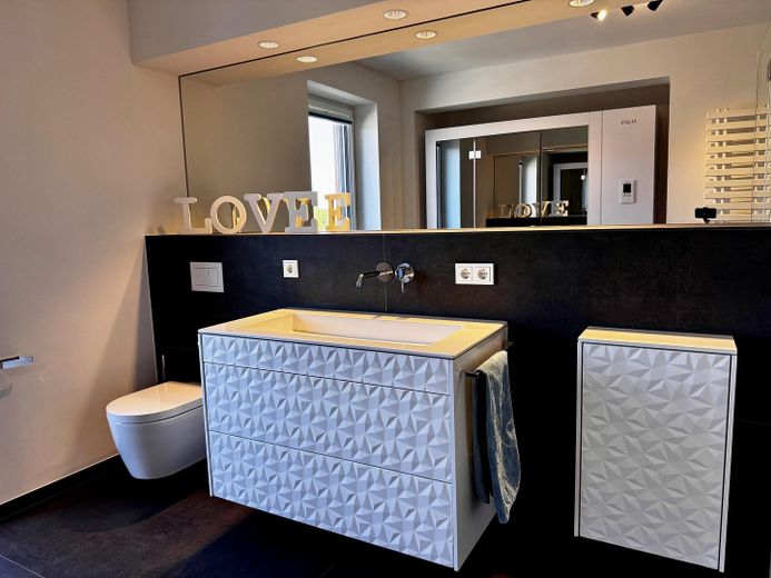 Penthouse met sauna, open haard, SmartHome, 2 TG-plaatsen direct bij het St. Franziskus-hospital – 06 Bad