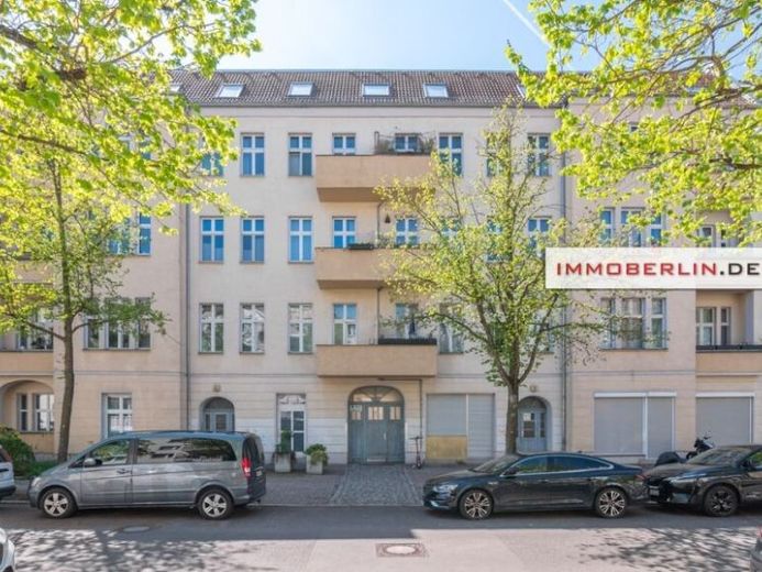 IMMOBERLIN.DE — Светлая свободная для заселения квартира в старом фонде с тихой террасой в популярном районе – Photo 1