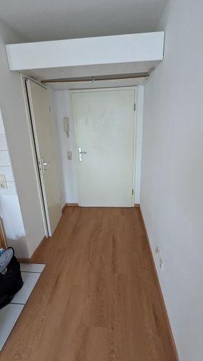 links Abstellraumtür