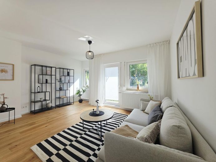Sofort Einziehen! Erstbezug nach Modernisierung – Barrierearmes Wohnen in Bremen-Hemelingen – Wohnzimmer